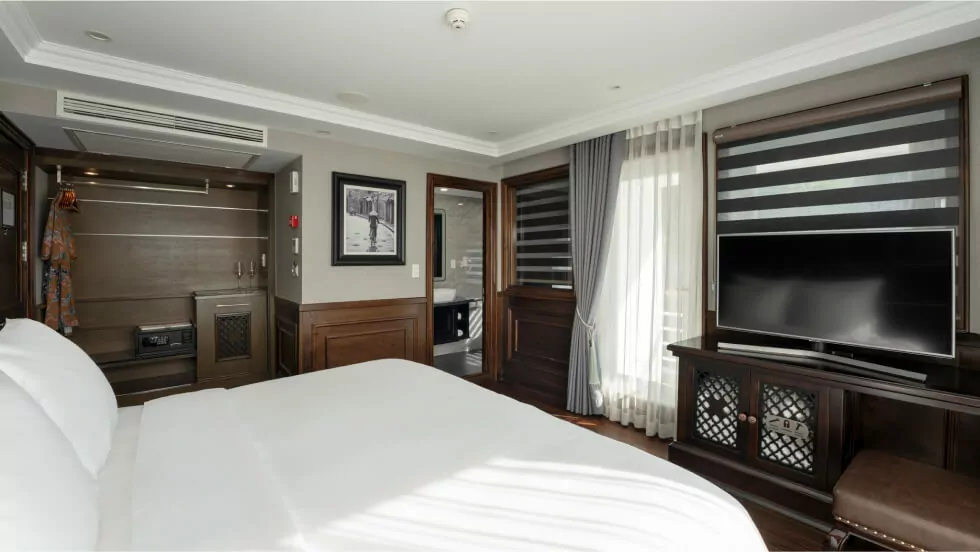 Ambassador Balcony Suite 1