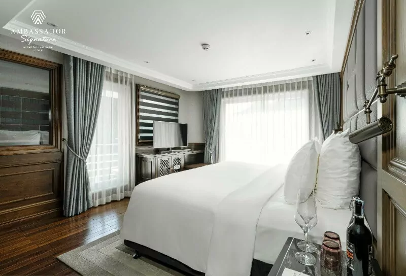 Ambassador Balcony Suite 4