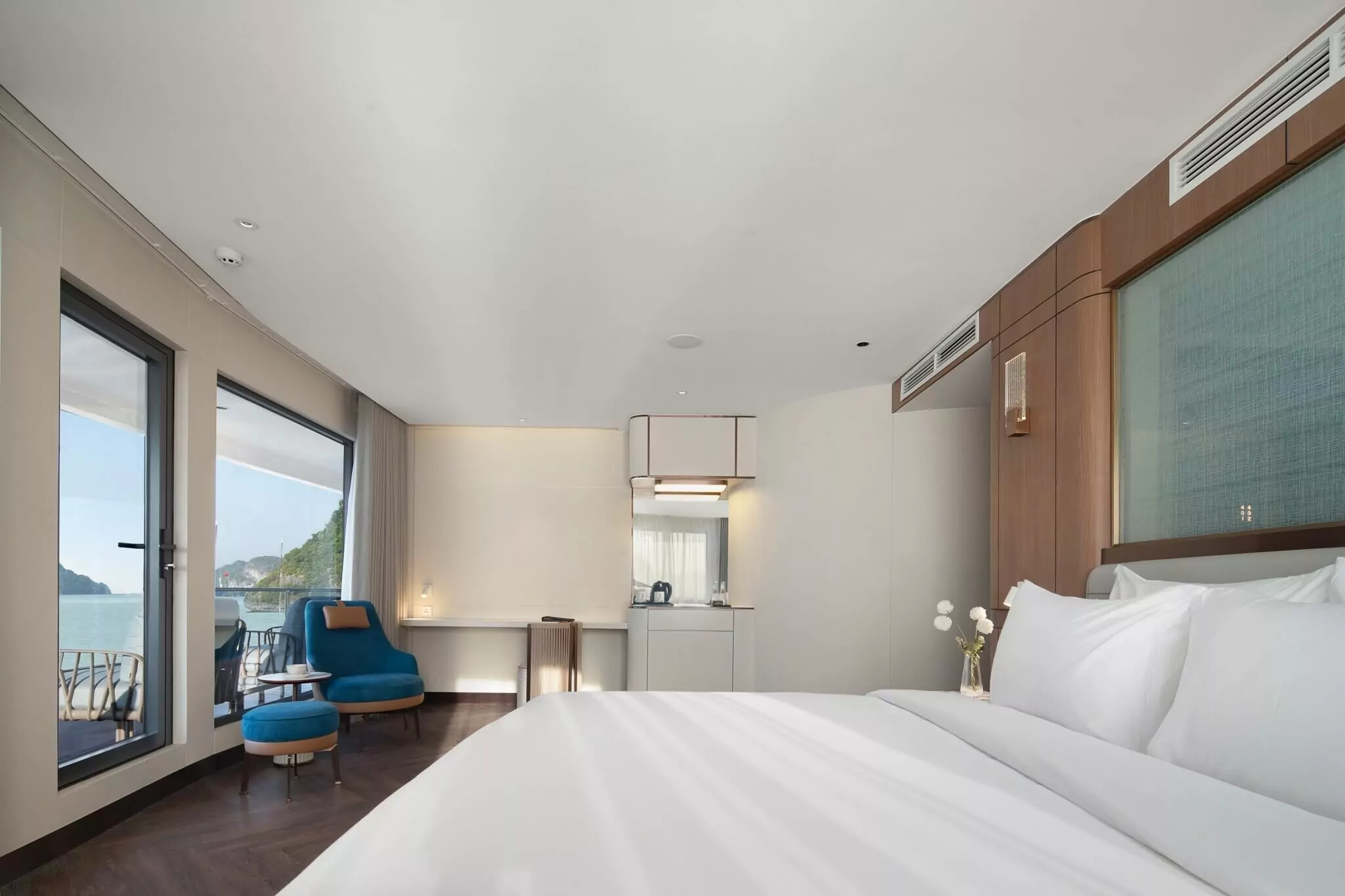 Essence Suite 1