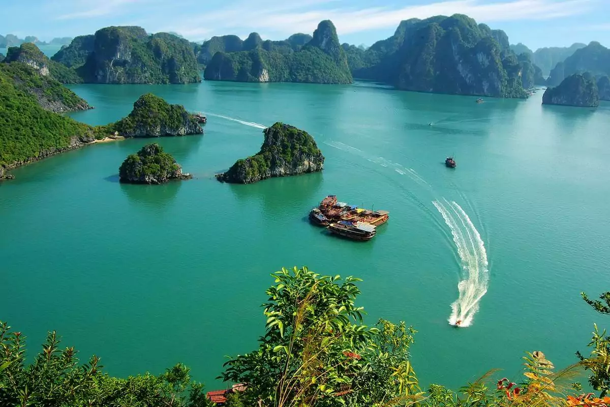 Bai Tu Long Bay