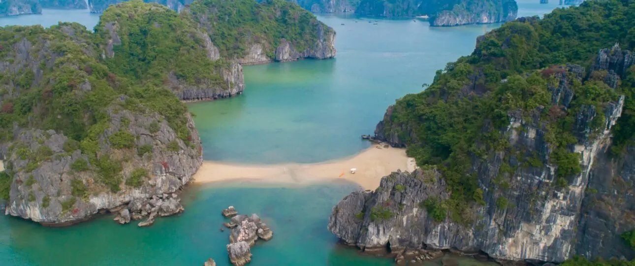 Cong Dam Area - Top attractions in Bai Tu Long Bay, Vietnam