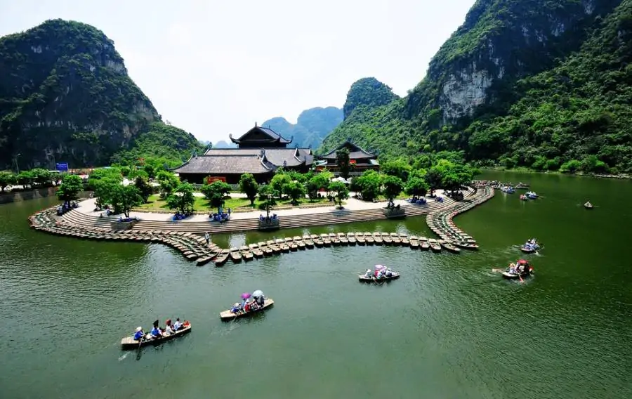Trang An – Bai Dinh Pagoda 1 Day Group Tour from Hanoi