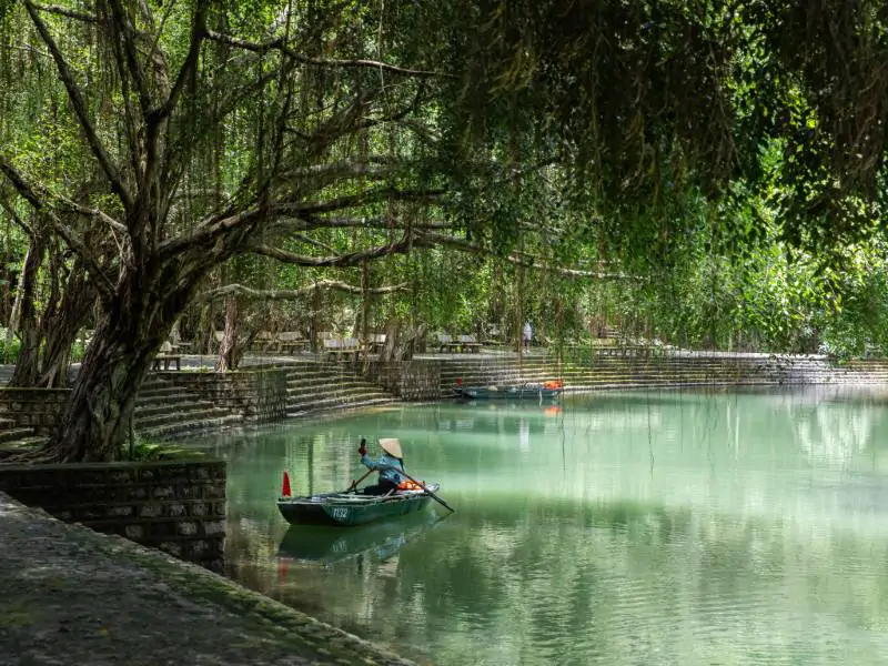Hanoi – Halong Bay – Hoa Lu – Tam Coc Tour Package 5 days – 4 nights