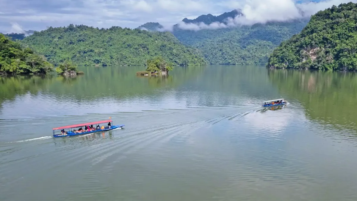 Boat on Ba Be Lake