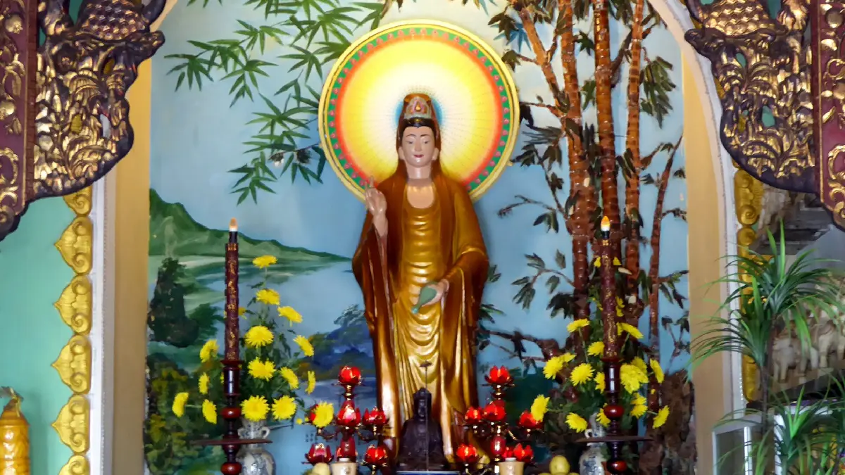 Buddha Statue in a Cave, Marble Mountains Buddha statue lit inside a cave of the Marble Mountains, Da Nang