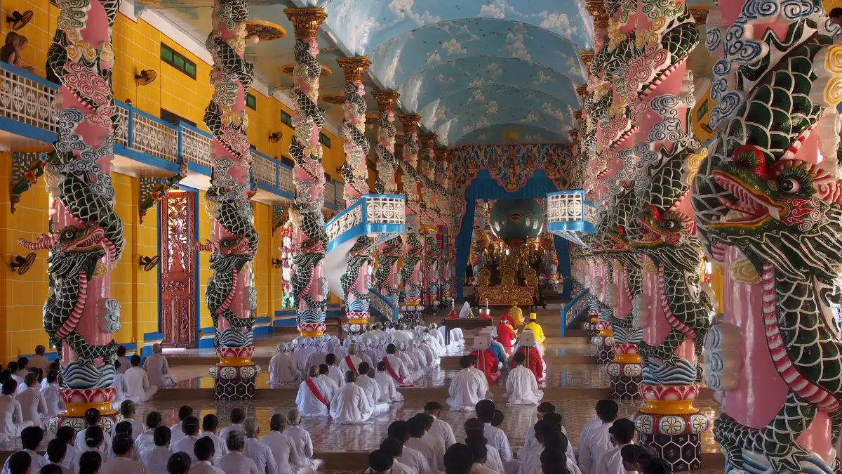 Cao Dai Holy See – Noon Ceremony