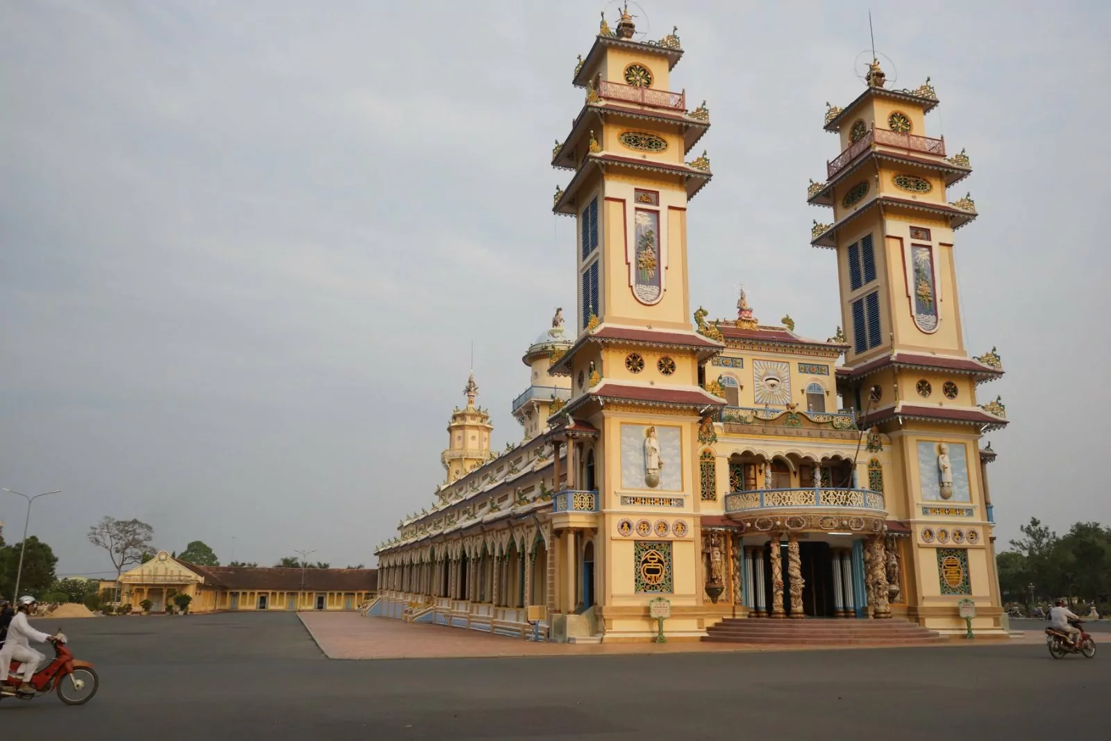 Cao Dai temple