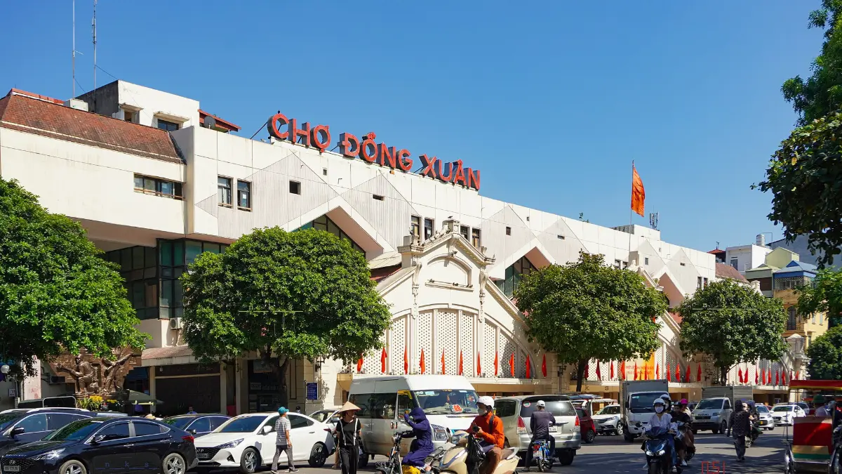 Dong Xuan Market Hanoi: Shopping, Street Food & Night Market Guide (2026)