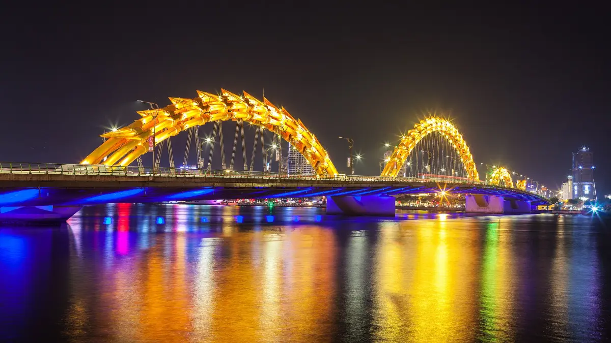 Dragon Bridge Da Nang: Fire Show Times & Best Viewpoints