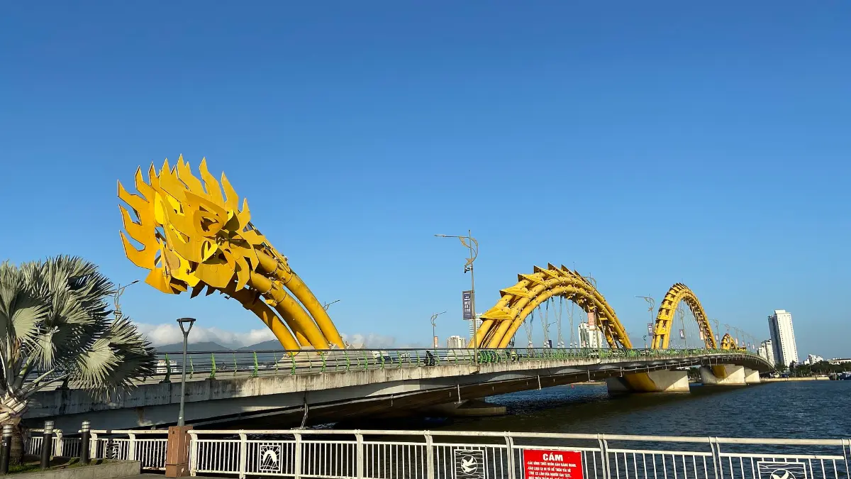 Dragon Head of the Dragon Bridge, Da Nang Golden dragon head of the Dragon Bridge, Da Nang