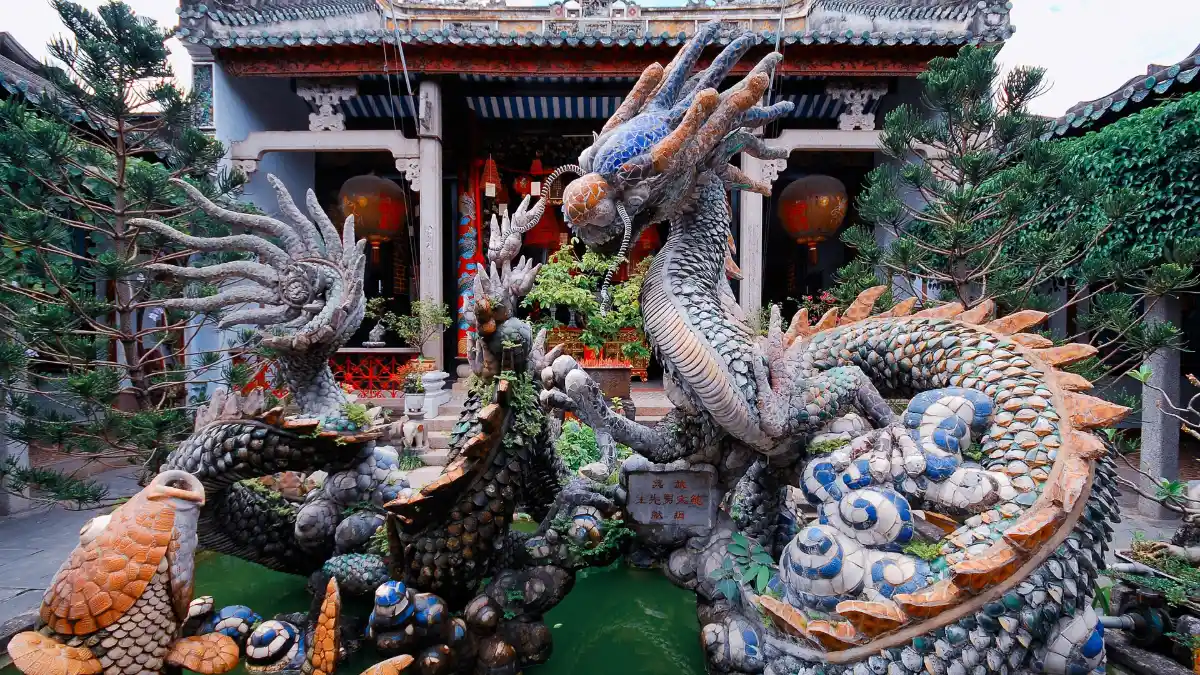 Cantonese Assembly Hall Hoi An: Dragon Fountain & History