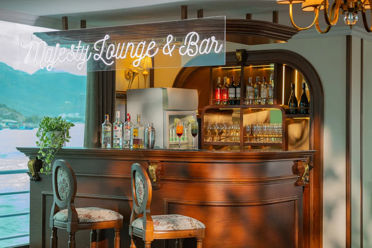 Majesty Lounge & Bar – Emperor Cruises Legend Nha Trang