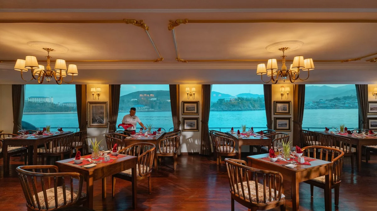 Panoramic restaurant – Emperor Cruises Legend Nha Trang