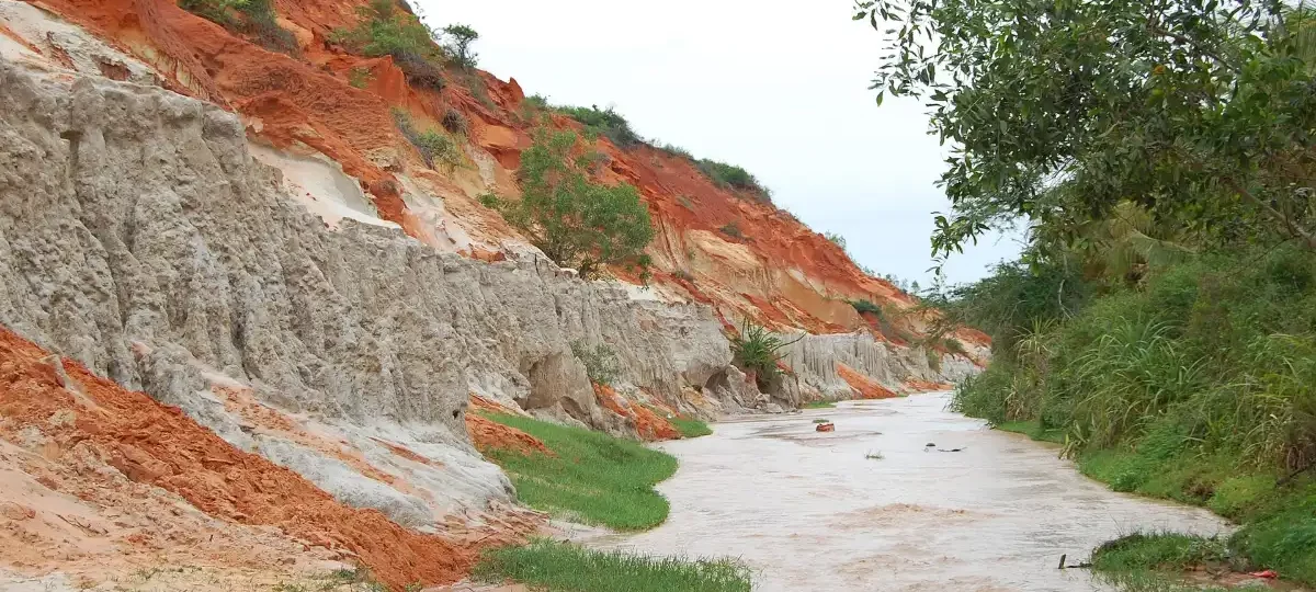 Shallow Fairy Stream flowing past red and white sand banks, Mui Ne