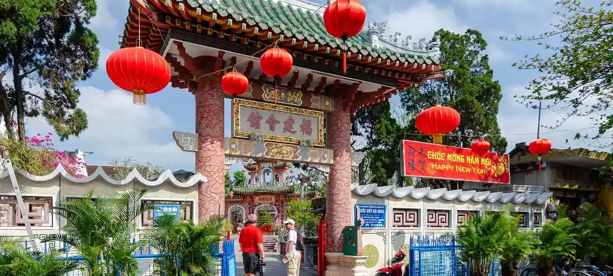 Colourful gate of the Fujian Assembly Hall (Phuc Kien), Hoi An