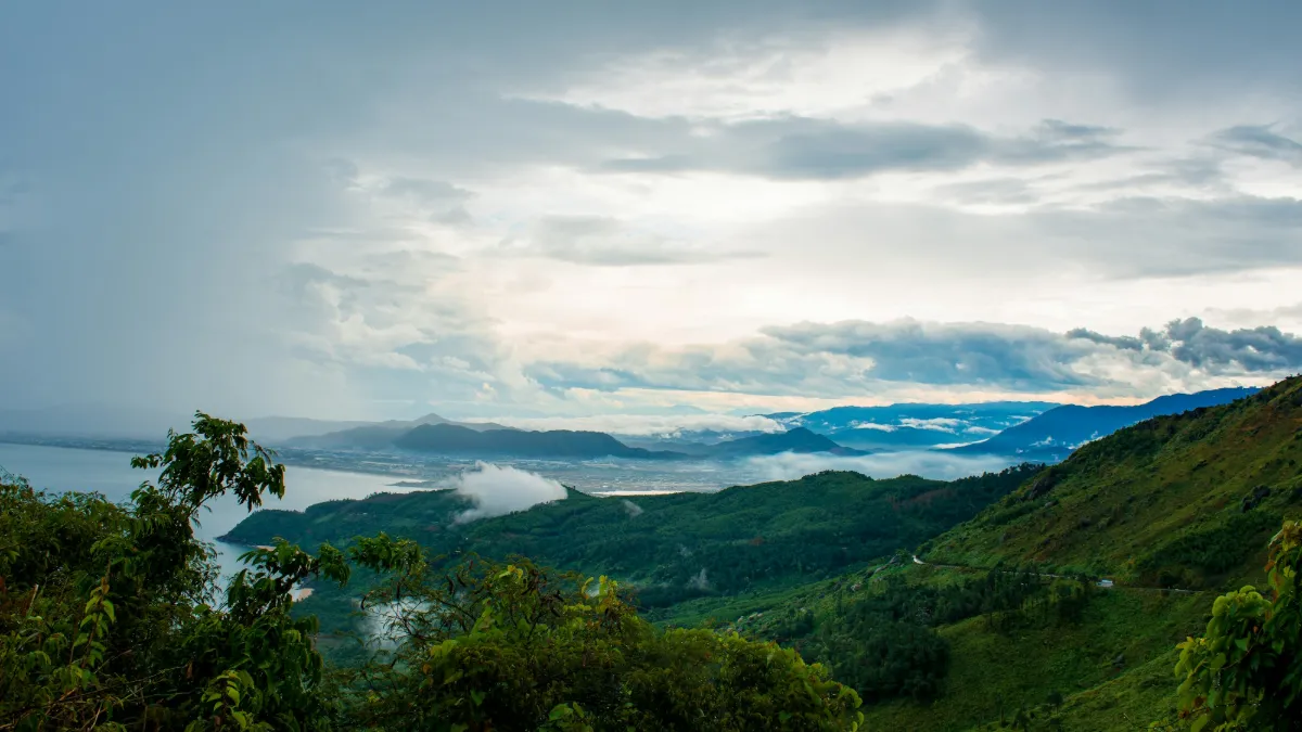 Hai Van Pass – Mountain and Sea View