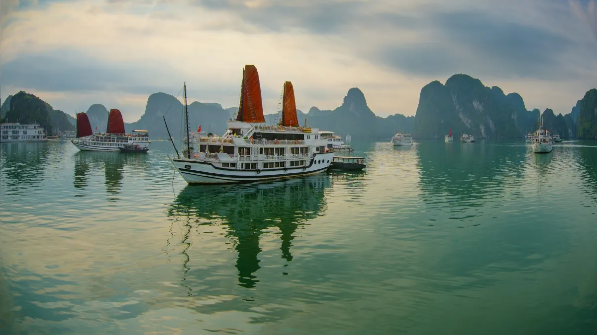 Halong Bay – Cruise Boat