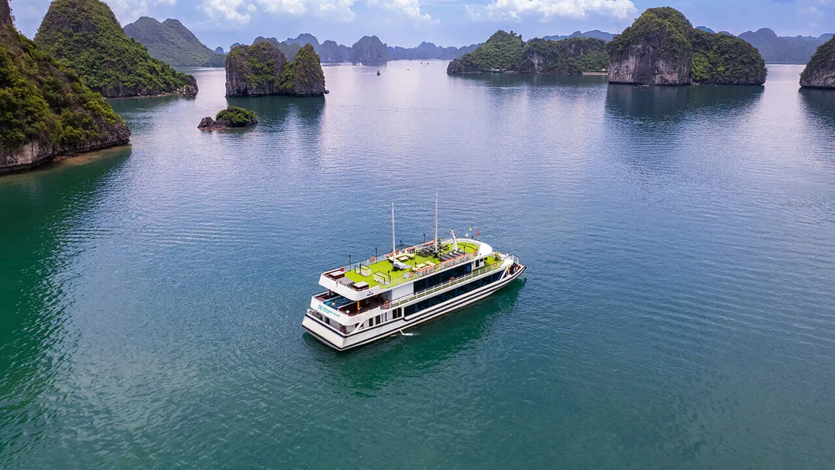 Cruise exterior – Halong Heritage Luxury group tour
