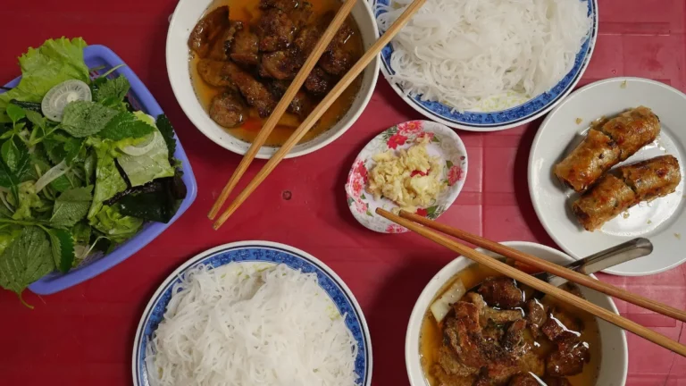 Hanoi Food & Drinks: 15 Must-Try Dishes, Egg Coffee & Where to Eat (2026)