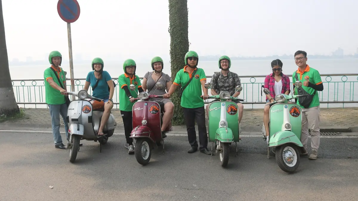 Hanoi Highlights & West Lake Tour 4.5 Hours by Vintage Vespa