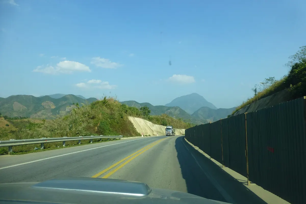 Hanoi – Lao Cai expressway running through green hills on the way to Sapa