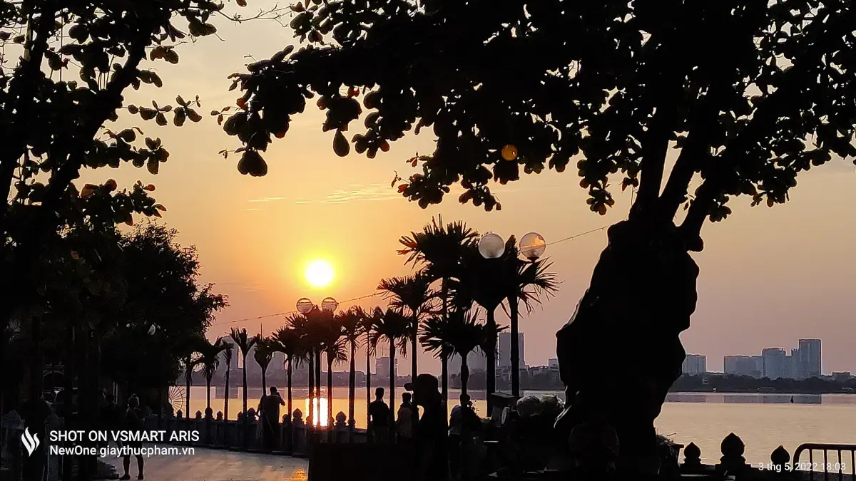 Hanoi West Lake (Ho Tay): Things to Do, Pagodas & Sunset Spots – Travel Guide (2026)