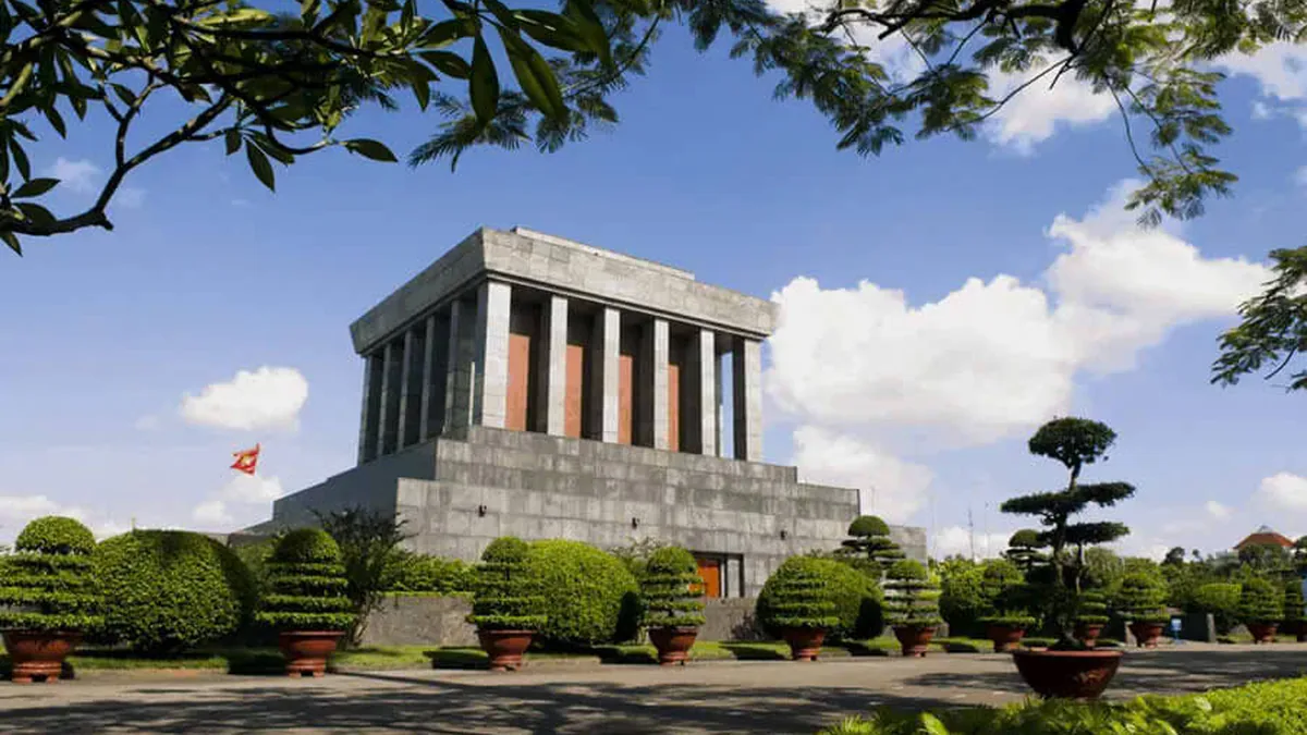 Ho Chi Minh Mausoleum – Hanoi City Group Tour 1 Day