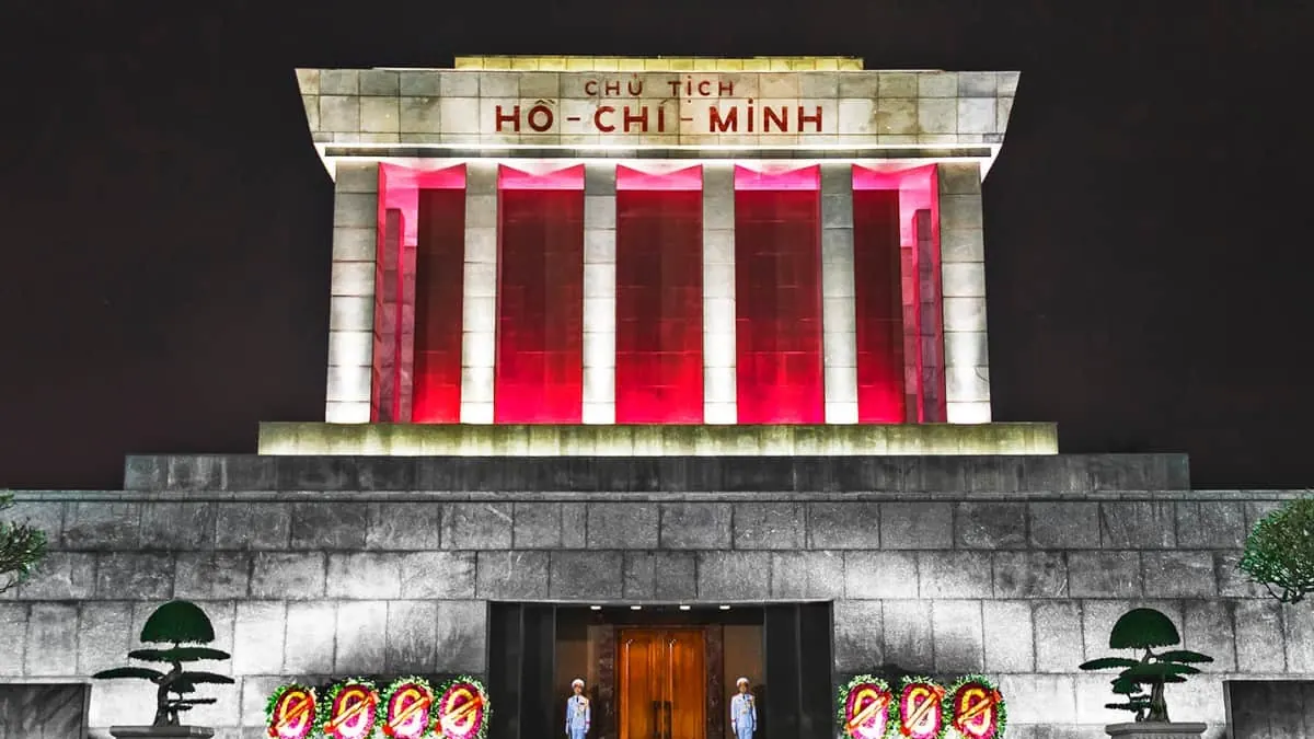 Honour guard at the entrance of Ho Chi Minh Mausoleum at night