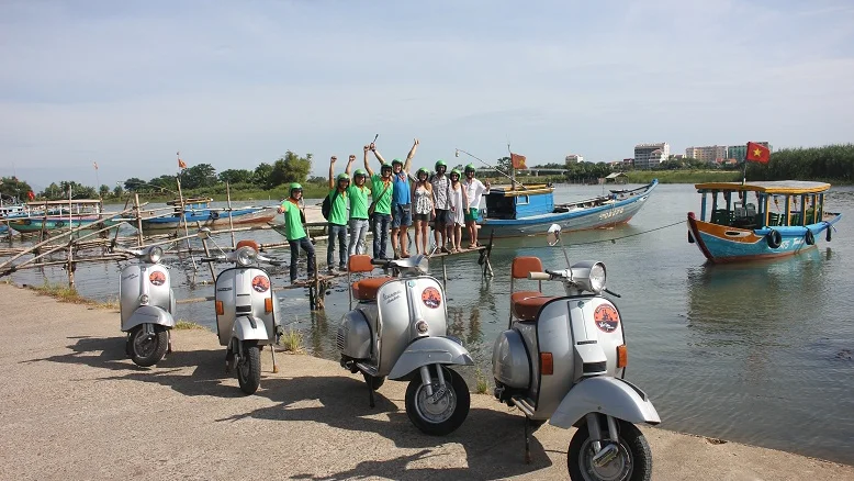 Vespa group stopping