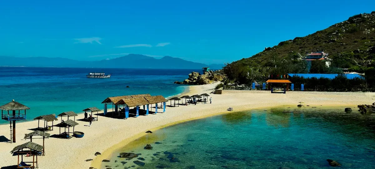Hon Noi island and coast in Nha Trang Bay
