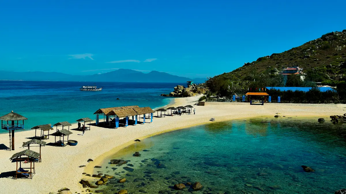 Hon Noi Island (Swallow Island): Double Beach Guide