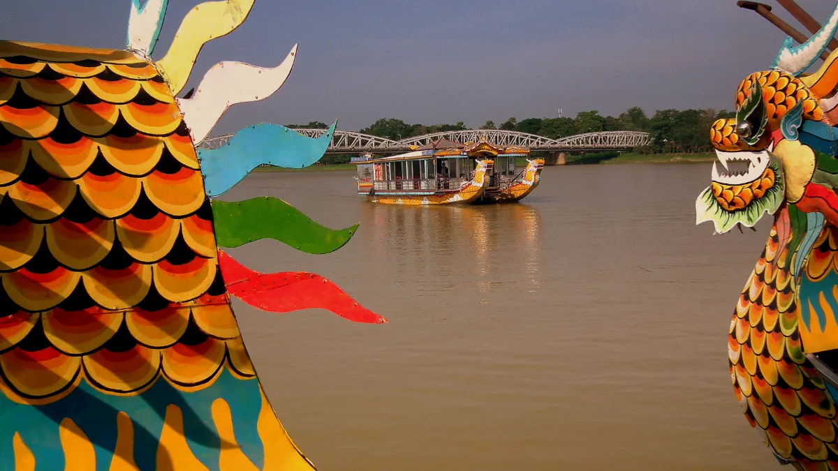 Hue – Dragon Boat on the Perfume River