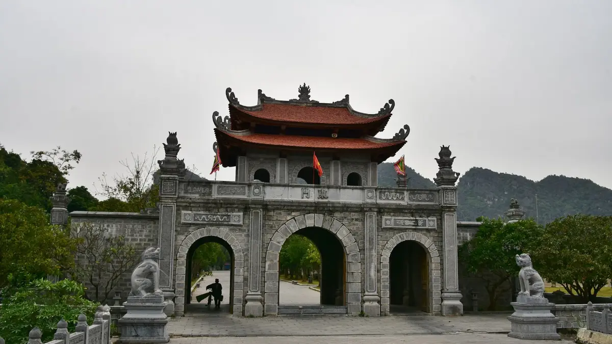 Hoa Lu Ancient Capital: Vietnam’s First Imperial Capital in Ninh Binh – Visitor Guide (2026)