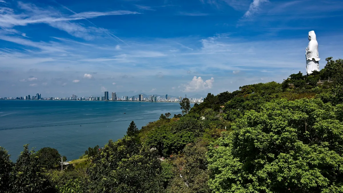 Da Nang – Lady Buddha and the Bay