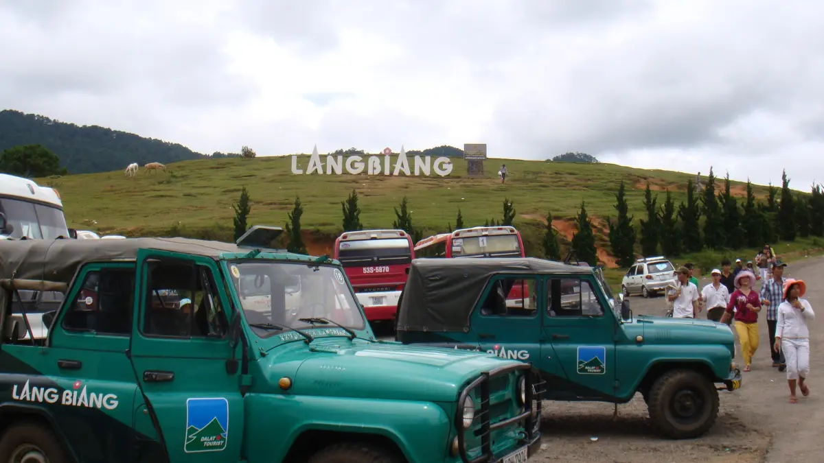 Visitors on Langbiang Mountain Visitors at the viewpoint on Langbiang Mountain, Dalat