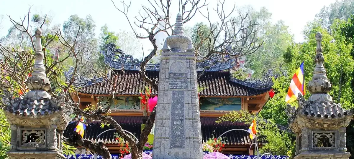 Stupa and halls of Long Son Pagoda, Nha Trang