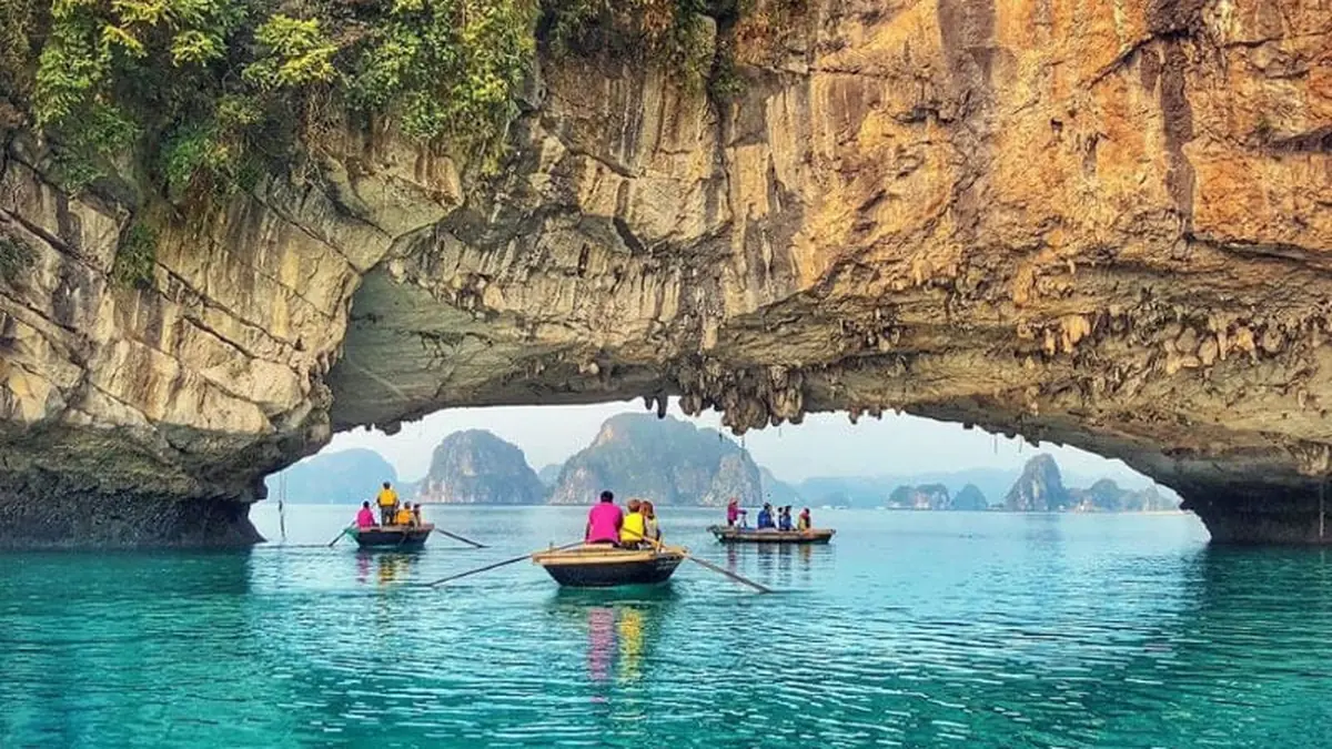Luon Cave bamboo boats – Hanoi Ninh Binh Halong Bay group tour