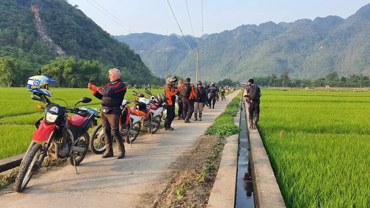Rice-field lane on the way to Mai Chau