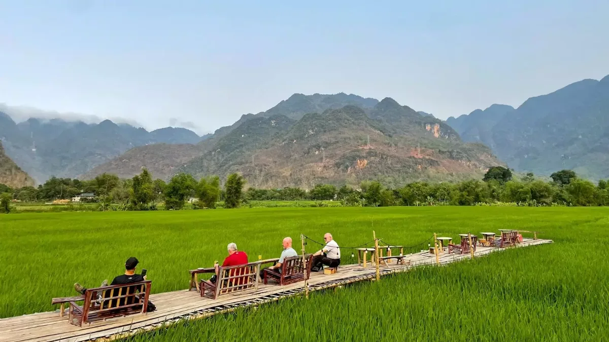 Rest stop in the Mai Chau valley