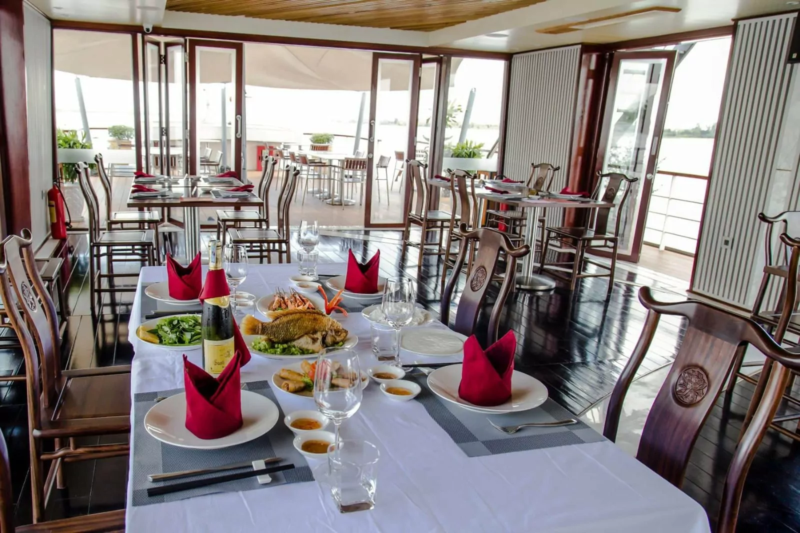 Explorer sundeck