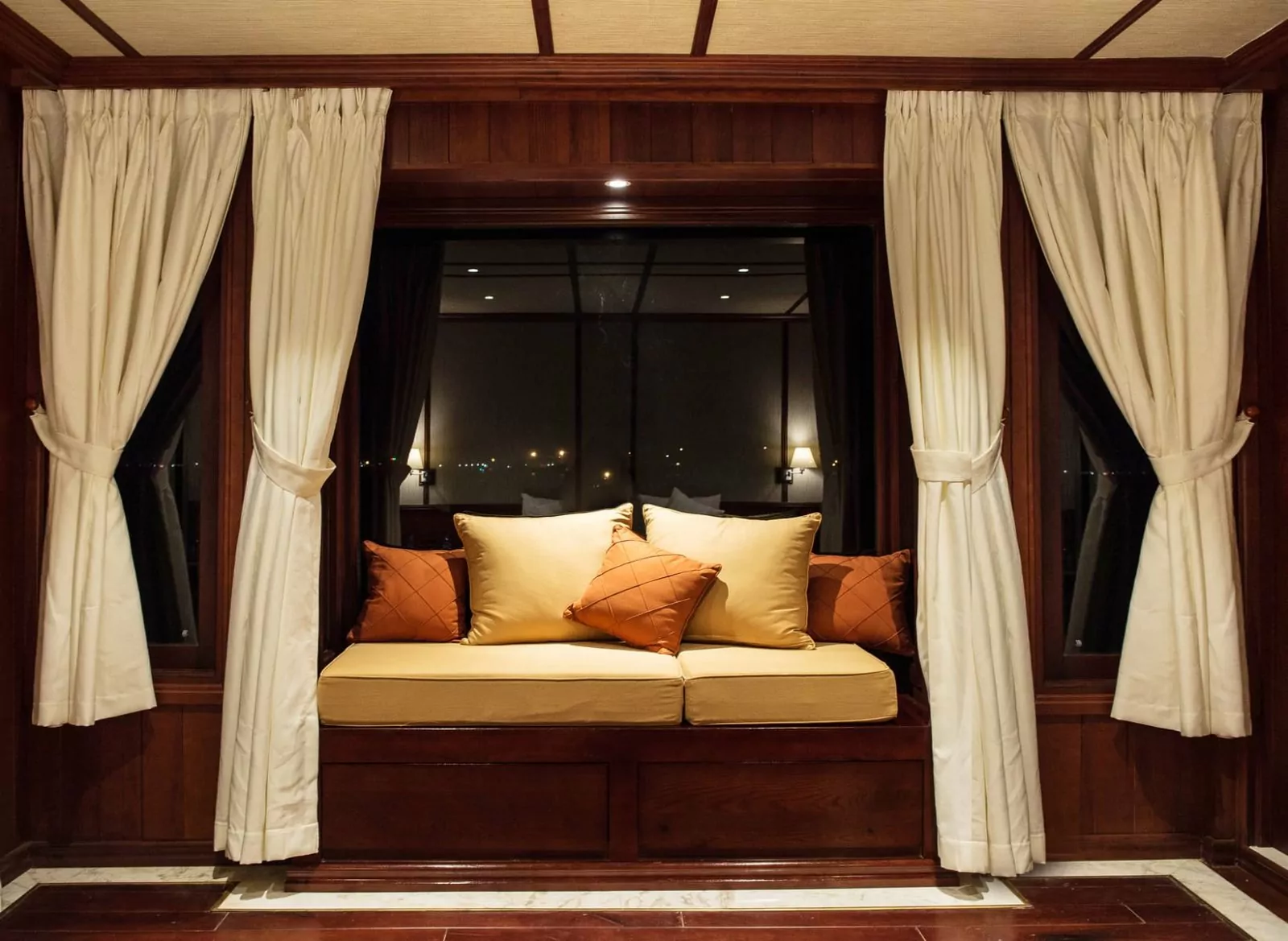 Explorer Upper Deck Suite