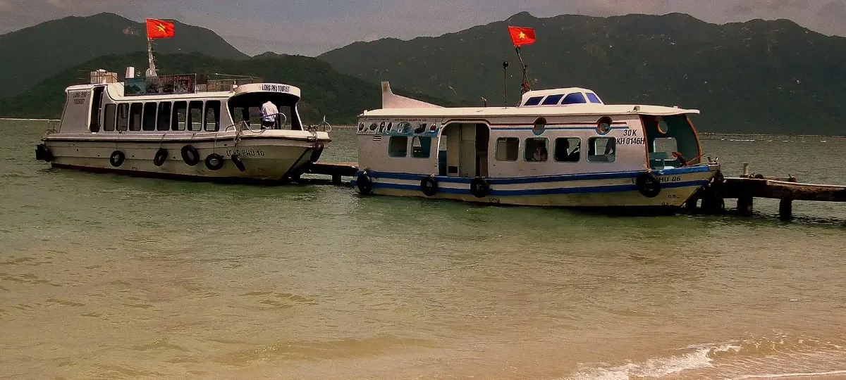 Boats arriving at Monkey Island (Hon Lao), Nha Trang