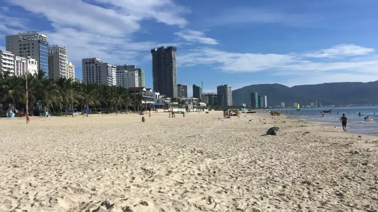 My Khe Beach Da Nang: Best Time to Swim, Safety & Tips