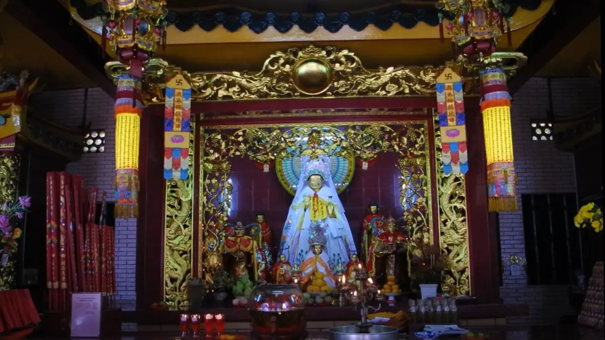 Quan Am Pagoda, Cholon Ornate roof and decorations of Quan Am Pagoda in Cholon, Ho Chi Minh City