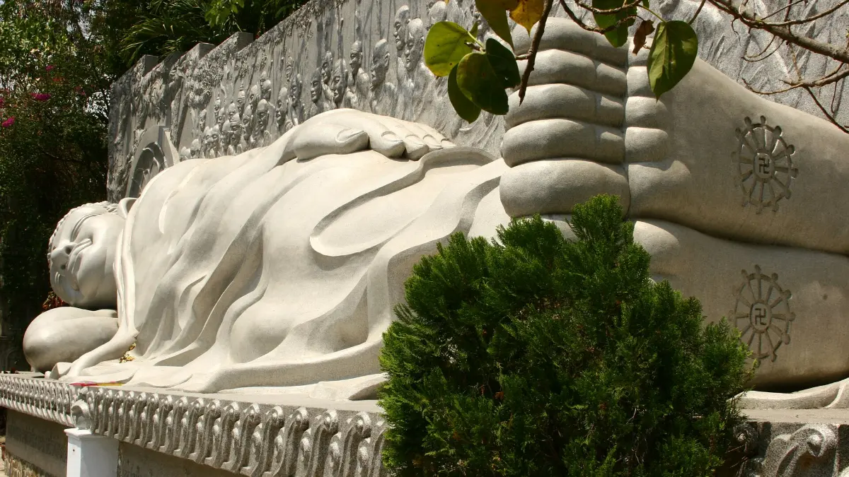 Reclining Buddha, Long Son Pagoda Large reclining Buddha statue at Long Son Pagoda, Nha Trang