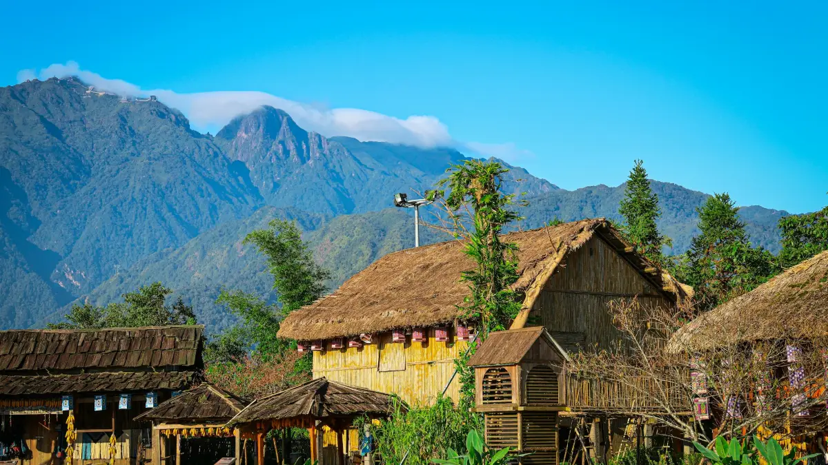 Hanoi – Sapa – Halong Bay Tour – Sapa – Wooden Houses below the Mountains
