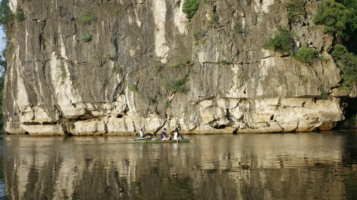 Hanoi – Hoa Lu – Tam Coc Tour 1 Day – Limestone cliffs at Tam Coc
