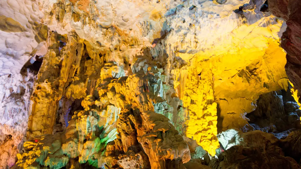 Thien Cung Cave (Heavenly Palace), Halong Bay Illuminated stalactites and stalagmites inside Thien Cung Cave, Halong Bay