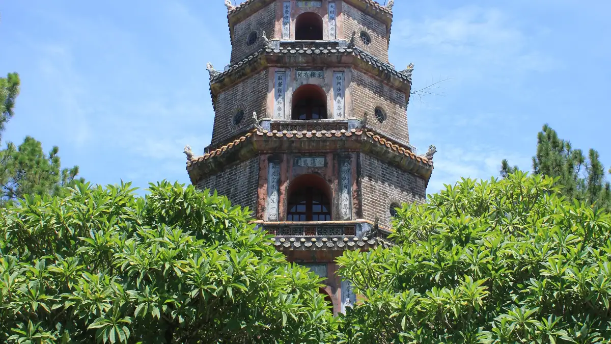 Thien Mu Pagoda Hue: History, Dragon Boats & Tips