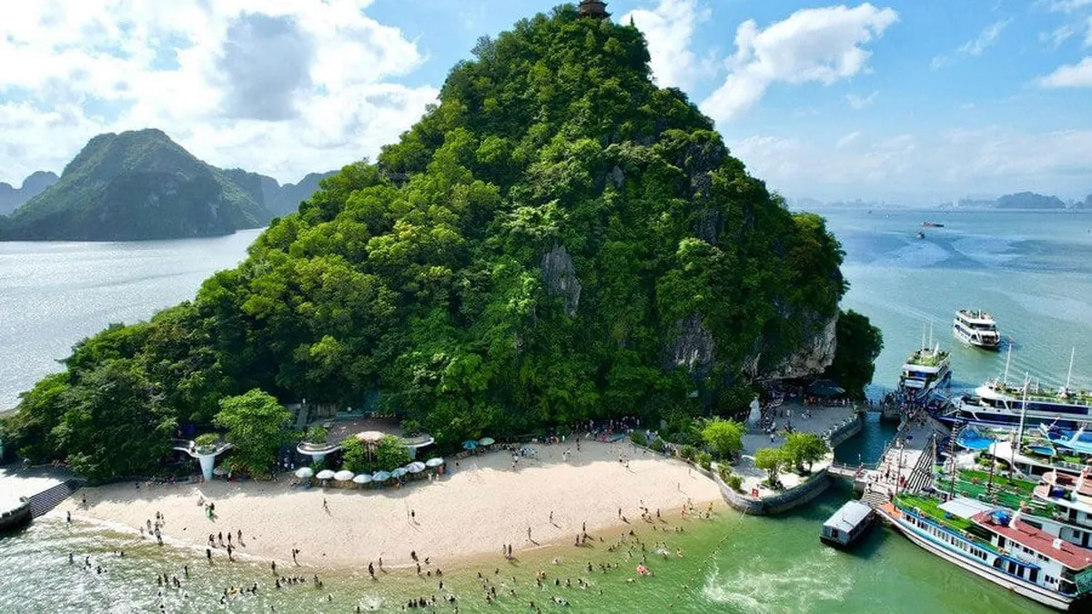 Ti Top Island beach – Hanoi Ninh Binh Halong Bay group tour